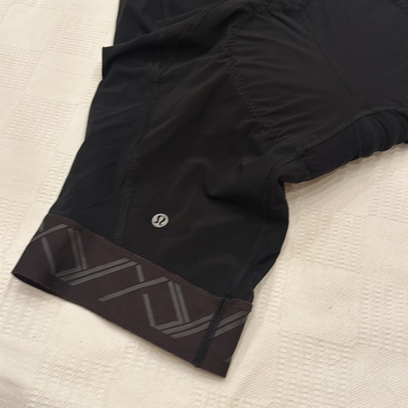 Men’s Size Small lululemon Cycling Bib Shorts - Picture 3 of 3